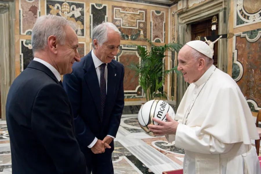 Pope Francis meets with members of the Italian Basketball Federation at the Vatican’s Clementine Hall, May 31, 2021.?w=200&h=150